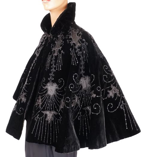 Antique Victorian Cape Jet Beaded Black Velvet Mantelet or Capelet Victorian Capelet, Victorian Cape, Cape Designs, Victorian Clothing, Antique Clothing, Historical Dresses, Moda Vintage, Fantasy Clothing, Fantasy Fashion