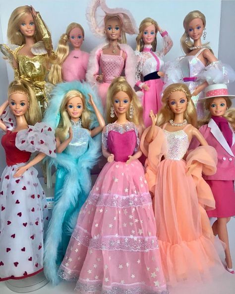 @eightiesgirls on Instagram: “I LOVE this ... so many classic 80s barbies all in one picture. 💖 Do you see any you had as a kid? {PC 📸 @barbie_invasion } #80s #barbie…” 1980s Barbie, Teddy Ruxpin, Barbie 80s, 1980s Childhood, 80s Girl, Barbie Outfits, Childhood Memories 70s, Barbie Mattel, Im A Barbie Girl