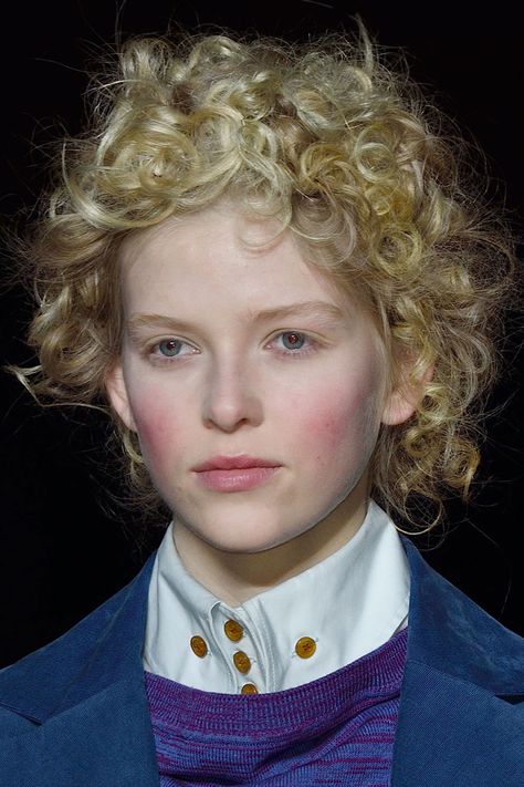 Cherub Curls, Clumpy Lashes, Texture Hair, Vivienne Westwood Red, Faces To Draw, Vintage Photography Women, Pink Cheeks, Fashion Week 2016, Rosy Pink