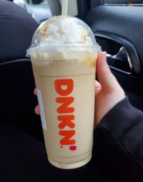 Frozen iced coffee with caramel and whipped cream Frozen Dunkin Drinks, Frozen Iced Coffee, Dunkin Donuts Drinks, Best Dunkin Donuts Drinks, Dunkin Drinks, Dunkin Iced Coffee, Dunkin Donuts Iced Coffee, Coffee Recipes Starbucks, Starbucks Coffee Drinks