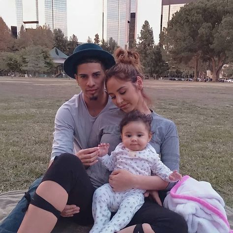 The Ace Family Youtube, Ace Family Wallpaper, The Ace Family, Austin And Catherine, Family Wallpaper, Fam Pics, Catherine Paiz, Mom Goals, Mom Dad Baby