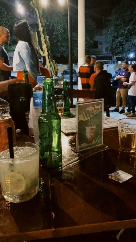 #bar #caipirinha #amigos #fotobar Caipirinha Aesthetic, Aesthetic Tiktok, Beer Mug, Happy Hour, Coca Cola, Lei, Vision Board, Lifestyle, Drinks