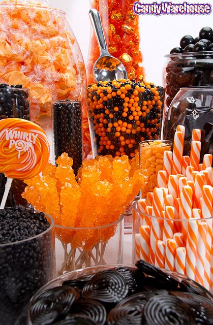 Halloween Candy Buffet Halloween Candy Buffet, Halloween Candy Bar, Image Halloween, Halloween Food Treats, Candy Display, Birthday Halloween Party, Candy Table, Best Candy, Halloween Food For Party