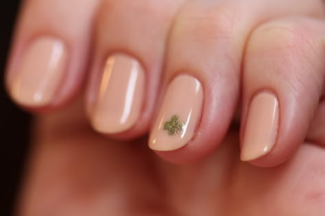 Four Leaf Clover Nail Art, 4 Leaf Clover Nail Art, Neutral St Patricks Day Nails, 4 Leaf Clover Nails, Subtle St Patricks Day Nails, Four Leaf Clover Nails, Clover Nail Art, Clover Nails, Opi Samoan Sand