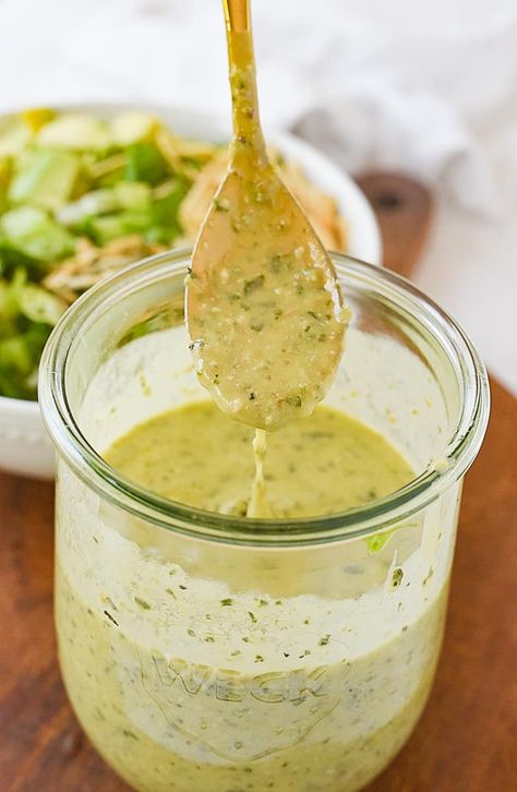 Cesar Salad Dressing Recipe, Mexican Caesar Salad, Banana Nutrition Facts, Caesar Salad Dressing Recipe, Caesar Dressing Recipe, Salad Appetizer, Classic Caesar Salad, Mexican Recipe, Salad Dressing Recipe