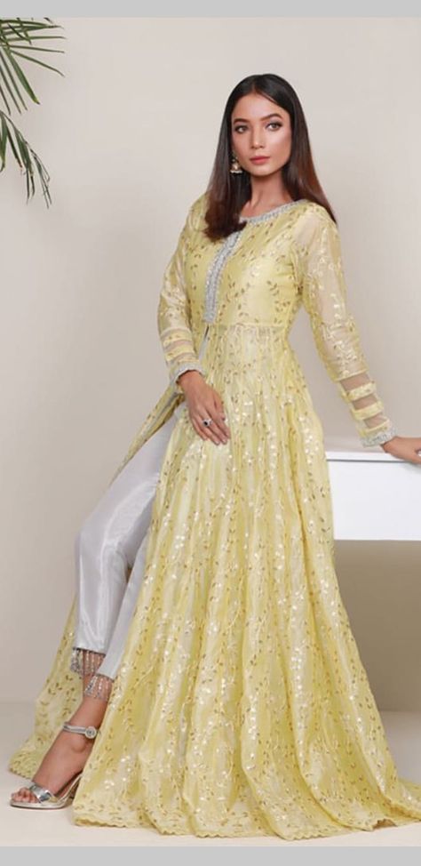 Indian Attire Modern, Anarkali Gown Floor Length, Floor Length Dresses Indian, Indian Dresses Modern, New Dress Design Indian, Floor Length Kurti, Floor Length Anarkali, Pakistani Couture, Indian Party