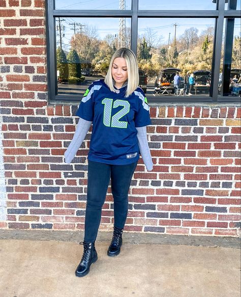 Seattle Football Game Outfit, Seahawks Game Day Outfit, Seahawks Game Day, Seahawks Outfits, Seattle Seahawks Football, Seahawks Football, Football Game Outfit, Fashion Trends Winter, Gameday Outfit