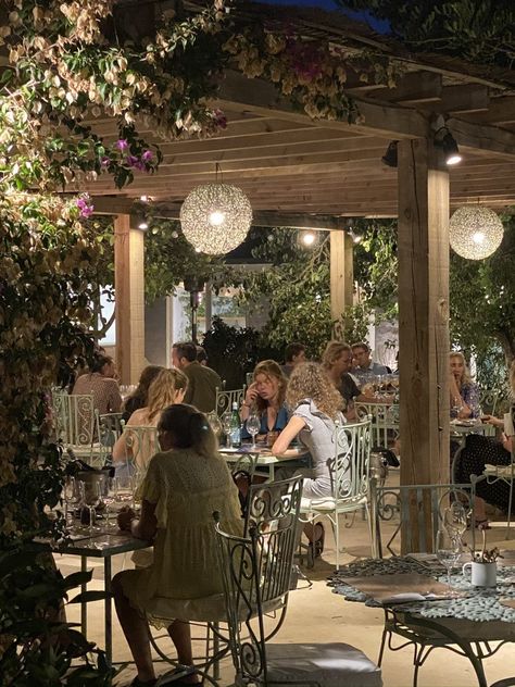 The best Ibiza restaurants to eat at whatever your budget - Olive Press News Spain Cod Fish Cakes, Ibiza Restaurant, Roasted Fennel, Olive Press, New Spain, Kids Menu, Food Concept, Surfing Waves, Slow Food