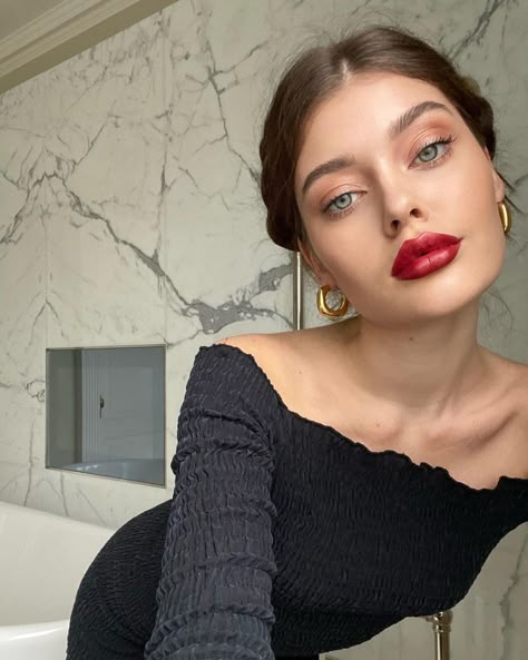 Snow White Makeup, Red Lips Makeup Look, Red Lip Makeup, Makati, Red Lipstick, Mode Inspo, Glam Makeup, Girls Makeup, Pretty Makeup