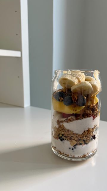 Yogurt Parfait Aesthetic, Parfait Aesthetic, Suhoor Ideas, Breakfast Yogurt Parfait, Breakfast Yogurt, Fruit And Yogurt Parfait, Purely Elizabeth, Breakfast Parfait, Yogurt Bowls