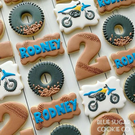 4 Wheeler Cookies Decorated, Dirtbike Cookies Dirt Bike Birthday, Dirt Bike Cookies Decorated, Dirt Bike Birthday Party Decorations, Dirt Bike Cookies, Dirt Bike Party Ideas, Bike Cookies, Dirt Bike Birthday Party, Tractor Cookies