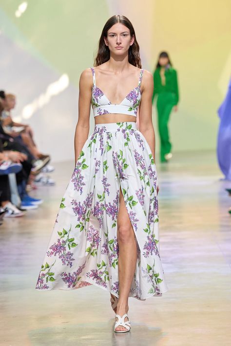 Elie Saab Spring 2023 Ready-to-Wear Fashion Show | Vogue Elie Saab Spring 2023, Spring 2023 Ready To Wear, Elie Saab Spring, Stella Mc, Winter Typ, Cotton Bralette, Cotton Midi Skirt, 2023 Ready To Wear, Fashion 2024