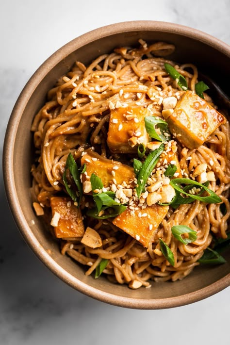 Sesame Ramen Noodles, Vegetarian Pastas, Wonton Ramen, Sesame Ramen, Shu Mai, Tofu Ramen, Quick Vegan Dinner Recipes, Tofu Recipes Vegan, Ramen Bowls