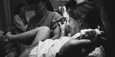 These Raw Photos of a Mom Delivering Her Preemie Are a Reminder of How Powerful Birth Really Is - Cosmopolitan.com Birthing Photography, Birth Photoshoot, Child Birth Photography, Childbirth Photos, Birth Photography Hospital, Labor Photos, Birth Story Photography, Newborn Hospital Pictures, Newborn Hospital Photography