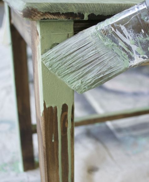 Unlock the secrets to painting furniture with this detailed step-by-step tutorial of painting furniture using 5 different types of popular paint: chalk paint, milk paint, latex paint, oil paint, and spray paint. Piano Redo, Milk Painting, Salvage Decor, Paint Tricks, Redoing Furniture, Antibes Green, Chalk Paint Finishes, Milk Paint Furniture, Spray Paint Furniture