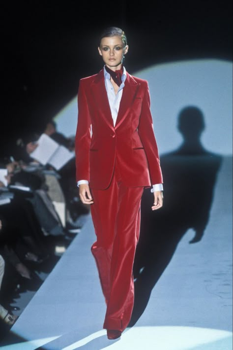 Tom Ford For Gucci 90s, Tom Ford 2001 Fashion Show, Tom Ford 2001, Tom Ford Gucci 90s, Tom Ford 90s, Retro Runway, Gucci 90s, November Mood Board, 2001 Fashion