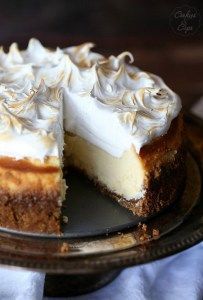 Lemon Meringue Cheesecake..a light lemon chessecake topped with creamy meringue! Best Lemon Cake Recipe, Meringue Cheesecake, Lemon Meringue Cheesecake, Baked Alaska, Lemon Cake Recipe, Cheesecake Cookies, Oreo Dessert, Lemon Meringue, Jambalaya