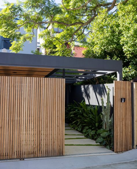 Does a vehicular gate need to be boring? Absolutely Not! This carport design for a courtyard in Paddington shows how even the rear entrance of your home can set the tone for what is to come. Whilst working on site the number of comments I received from passers by about the beauty of this project and how it has inspired them to re-think there carports was incredible. It proves that every outdoor space is worthy of a well thought out out design approach. Modern Carport Door, Carport With Gate, Modern Carport Designs, Carport Gate, Carport Door, Carport Garden, Wood Carport, Garage Courtyard, Pagar Modern