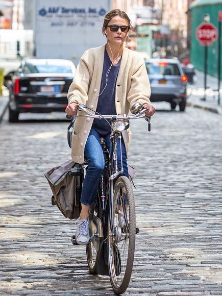 Kerri Russell, City Bike Style, Keri Russell Style, Traveling Fashion, Bicycle Chic, Keri Russell, Paris Vibes, Style Parisienne, Cycle Chic