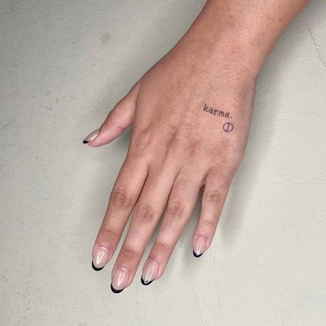 "Karma" lettering tattoo on the hand. Karma Is A Queen Tattoo, Small Karma Tattoo Design, Karma Hand Tattoo, Karma Sanskrit, Karma Tattoo Ideas Women, Karma Font, Tattoo Typewriter, Tattoo Karma, Dark Lettering