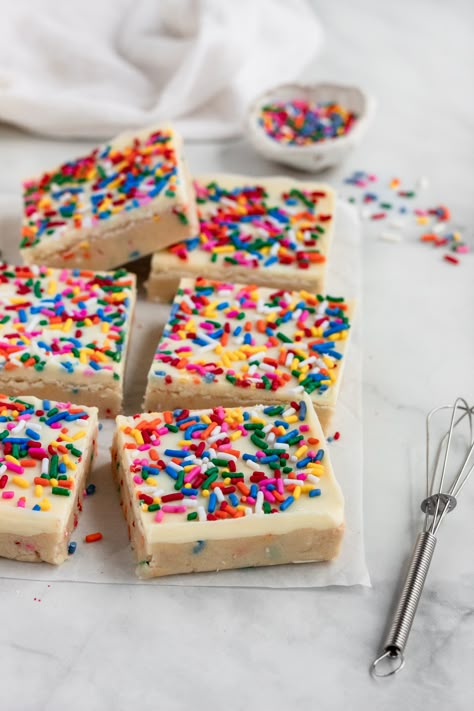 Birthday Cake Bars, No Bake Birthday Desserts, Sprinkle Desserts, Funfetti Desserts, Funfetti Cookie Dough, Cake Batter Cookies, Cookie Dough Bars, Make Birthday Cake, Birthday Baking