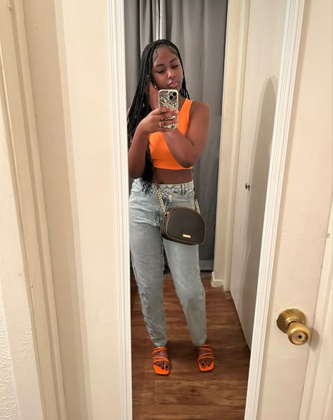 Jeans And Sandals Outfit Black Women, Outfits With Sandals Black Women, Sandal Outfits Black Women, Sandals And Jeans Outfit, Outfits With Sandals And Jeans, Jeans And Sandals Outfit Casual, Sandals Outfit Black Women, Summer Outfits Brunch, Outfit Black Women