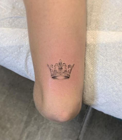 Crown Ankle Tattoo, Behind Ear Crown Tattoo, Crown Tattoos For Women Queens, Tiara Tattoos For Women, Small Crown Tattoos For Women, Fine Line Crown Tattoo, Mother Tattoo Design, British Tattoo Ideas, Princess Crown Tattoo