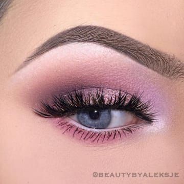 19 Ways Pink Eyeshadow Can Actually Look Totally Badass Eyeshadow Pink, Makeup Ojos, Pink Eyeshadow Look, Eyeshadow For Blue Eyes, Pink Eye Makeup, Pink Eye, Trendy Makeup, Pink Eyeshadow, Eye Makeup Tips