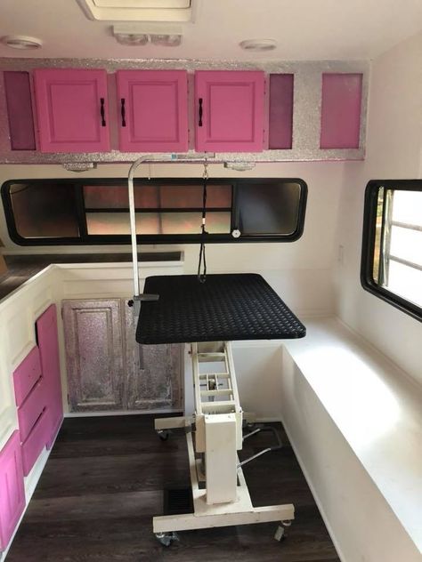 Dog Grooming Trailer, Dog Grooming Van, Grooming Trailer, Pet Grooming Business, Mobile Pet Grooming, Caravan Ideas, Grooming Business, Dog Grooming Shop, Grooming Shop