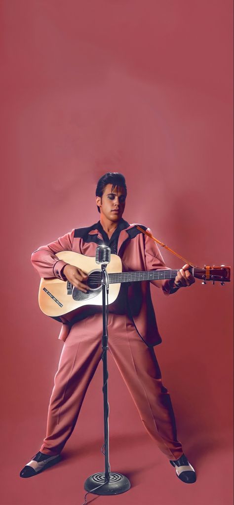 Elvis Presley Pink Suit, Elvis Austin Butler Wallpaper, Elvis Pink Suit, Elvis Movie Wallpaper, Elvis In Pink, Phone Wallpaper Ios 16, Austin Butler Elvis Wallpaper, Austin Butler Wallpaper Iphone, Movie Phone Wallpaper