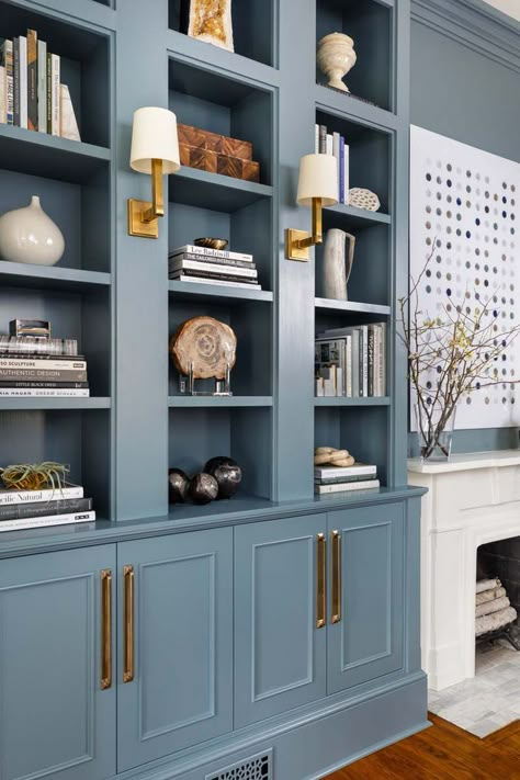 Blue Bookcase, Built In Shelves Living Room, Shelves Living Room, Home Library Design, Beautiful Accessories, Bookshelf Styling, Built In Bookcase, Library Design, Built In Shelves