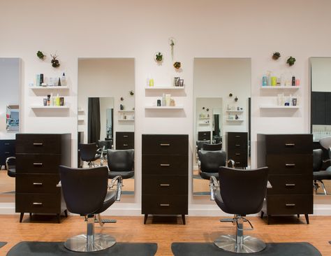 Saloon Designs Interiors, Salon Stations Ideas, Hair Station Ideas, Beauty Salon Decor Modern, Saloon Decor Interior Design, Salon Station Ideas, Mini Salon Ideas, Small Salon Designs, Salon Decorating Ideas