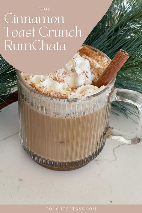 With the temperatures finally cooling off and fall nipping the air, the time for warm drinks and coctails is upon us. Try this Cinnamon Toast Crunch RumChata for a burst of flavor in a cozy cup. Perfect for relaxing by the fire or toasting a special occasion. fall cocktails. hot cocktails. cocktail recipes. Cinnamon Rum Drinks, Rumchata Gift Ideas, Peppermint Rumchata Drink, Run Chata Drinks, Drinks With Rumchata, Rumchata Recipes Drink, Cinnamon Toast Crunch Shot, Rumchata Cocktails, Rumchata Drinks