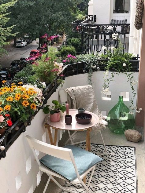 House Balcony Ideas, Small Balcony Furniture, Balkon Decor, Tiny Balcony, House Balcony, Small Balcony Garden, Balcony Flowers, Small Balcony Design, Richie Rich