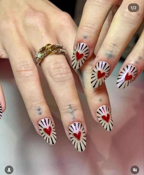 Nail Decal Ideas, Simple Unique Nails, Cool Design Nails, Short Natural Nails Designs, Short Nail Inspired, Short Nail Inspi, Acrylic Nails Y2k, Nail Art Heart, Rockabilly Nails