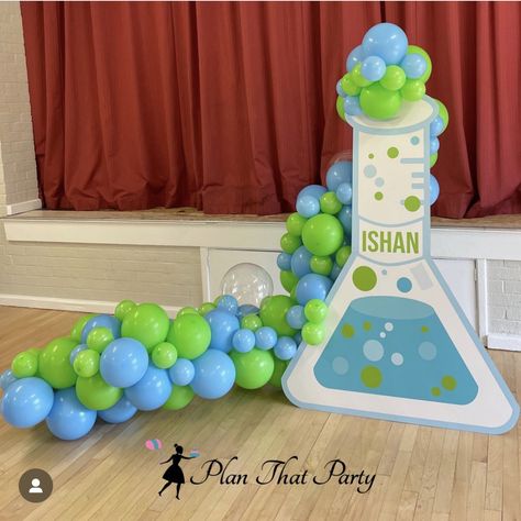 Diy Science Lab Decorations, Science Decoration Ideas, Science Exhibition Decoration Ideas, Chemistry Decorations, Science Balloons, Kindergarten Science Projects, Kids Science Lab, Science Project Models, Science Lab Decorations