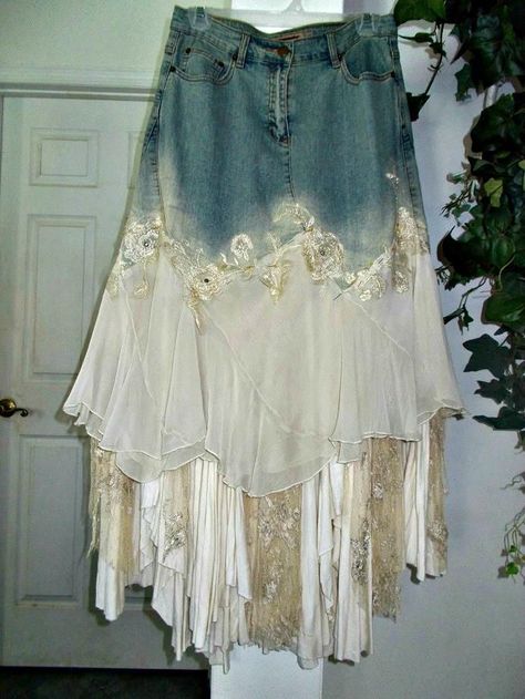 Ruffled lace and tulle bohemian jean skirt Bohemian Jeans, Mode Country, Upcycle Denim, Denim Couture, French Bohemian, Lace Jeans, Stretch Denim Skirt, Denim Ideas, Mode Boho