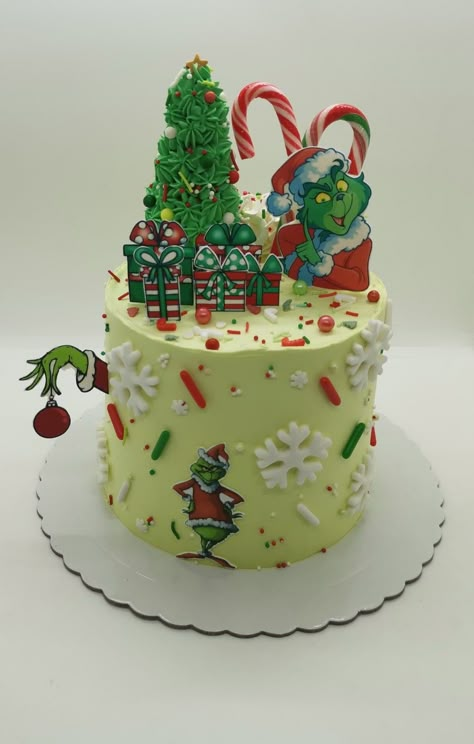 Grinch cake Grinch First Birthday Smash Cake, Grinch Christmas Cake Ideas, Grinch Birthday Cake Ideas, Grinch Birthday Cakes, Grinch Strawberries, The Grinch Cake Birthday, Grinch Smash Cake, Grinch Birthday Party Cake, Grinch Cake Ideas