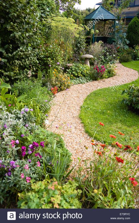 Shingle Path, Cottage English, Flower Mix, Plant Varieties, Cottage Garden Design, English Gardens, English Cottage Garden, Garden Inspo, Garden Plans