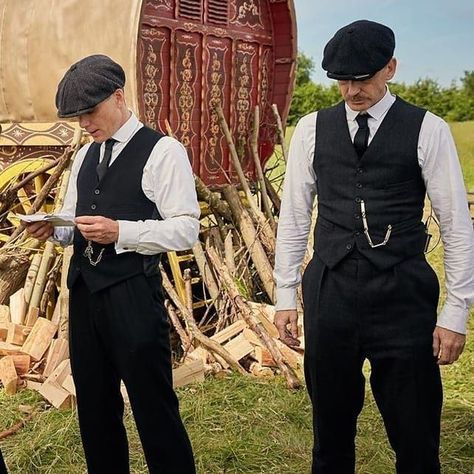 Paul Anderson Peaky Blinders, Gangster Wedding, Peaky Blinders Costume, 1920 Men, Men Street Outfit, Arthur Shelby, Gangster Costumes, Peaky Blinders Characters, Peaky Blinders Tommy Shelby