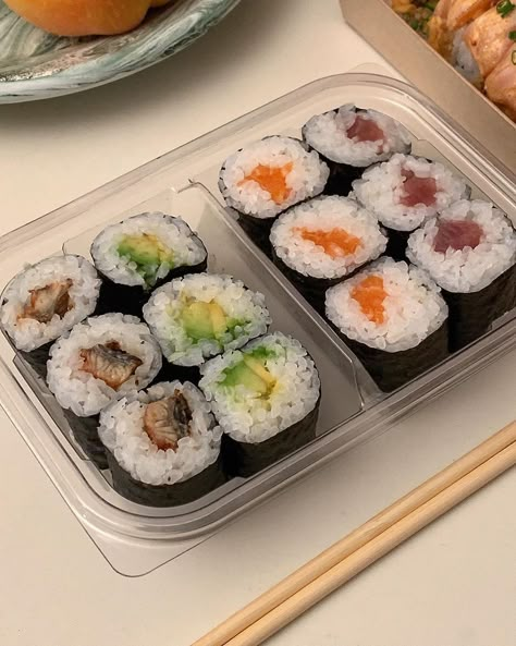 Cute Aesthetic Food, Sushi Aesthetic, Food Sushi, Food Japanese, Cute Snacks, Food Recepie, Japanese Aesthetic, Aesthetic Cute, Cute Aesthetic