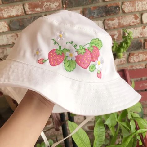 Strawberry Bucket Hat, Strawberry Shortcake Costume, Bucket Hat With String, Cotton Bucket Hat, Cute Hats, Pretty Outfits, Strawberries, Fashion Inspo Outfits, Bucket Hat