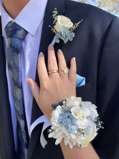 Blue And White Corsage, Wristlet Corsage, Blue Corsage, White Corsage, Prom Corsage And Boutonniere, Wrist Corsage Prom, Homecoming Corsage, Hoco Ideas, Fashion Challenge