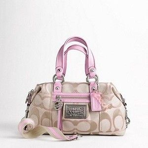 Must have this coach purse! Discount Coach Bags, Coach Bags Outlet, Cheap Coach Bags, Fancy Purses, Womens Designer Bags, Coach Poppy, Bags Coach, Coach Handbag, Coach Outlet