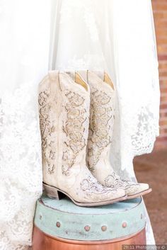 Glam cowboy boots fo Glam cowboy boots for a bride - wedding shoe ideas {29:11 Photography} Bridal Cowboy Boots Wedding, Wedding Dresses And Cowboy Boots, Glam Country Wedding, Bride With Cowboy Boots, Bridal Cowgirl Boots, Wedding Shoes Bride Boots, Wedding Cowgirl Boots For Bride, Bridal Boots Cowboy, White Wedding Cowgirl Boots