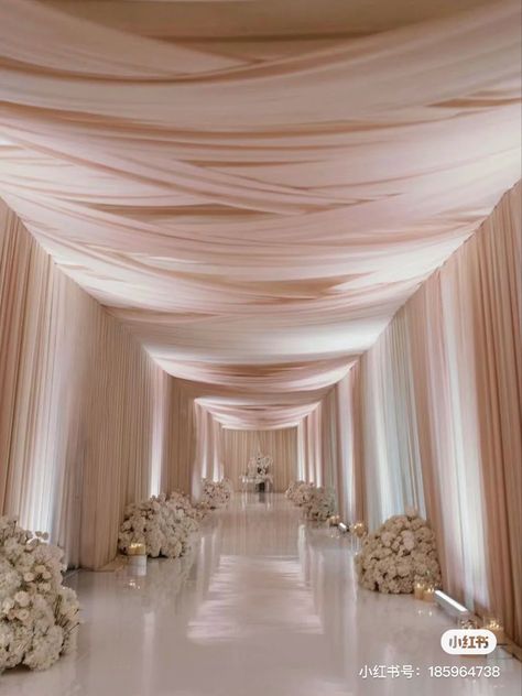 Elegant Wedding Hall Decorations, Drapping Wedding Hall, Wedding Venue Drapery Ideas, Draped Ballroom Wedding, Wedding Guest Entrance, Wedding Tunnel Entrance, Draping Wedding Reception, Venue Draping, Event Draping