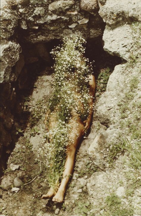 Review of #AnaMendieta: Traces at the @HaywardGallery, London Robert Smithson, Guerrilla Girls, Feminist Artist, Hayward Gallery, Protest Art, Performance Artist, Natural Forms, Malbec, Land Art