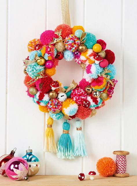 Yellow Goth, Eye Sculpture, Christmas Decor Diy Ideas, Pom Wreath, Chic Christmas Decor, Rainbow Garland, Garland Nursery, Crafts For Teens To Make, Pom Pom Wreath