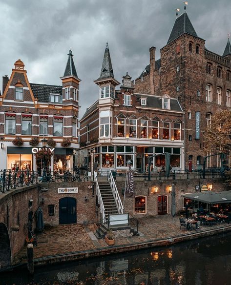 Eindhoven Netherlands, Get Paid To Travel, Paid To Travel, Canal House, Beautiful Travel Destinations, Places In Europe, Eindhoven, Pretty Places, Utrecht