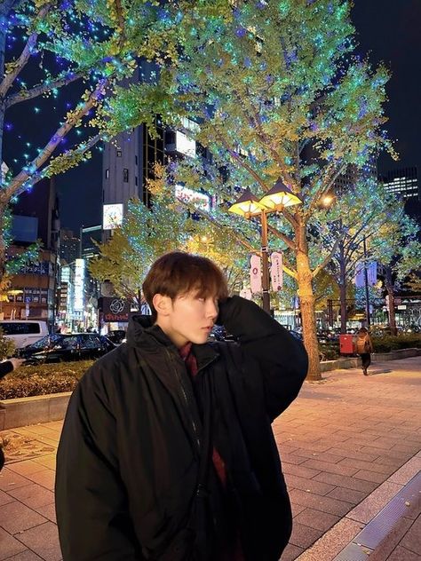 svt contents on X: "[#WEVERSE POST] 231222 SEUNGKWAN #승관 🍊: the photos i took because osaka streets are pretty https://t.co/uNafLaUy4X" / X Seventeen Christmas, Seungkwan Weverse, Seungkwan Wallpaper, Svt Seungkwan, Seventeen Weverse, Seventeen Seungkwan, Vernon Chwe, Boo Seungkwan, Seventeen Going Seventeen